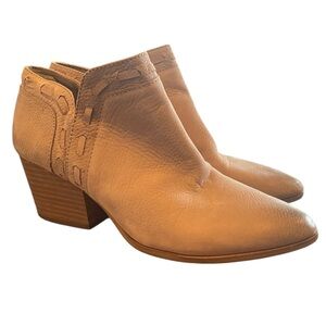 Vince Camuto Leather Taupe Western Ankle Booties Boots, Women’s size 8